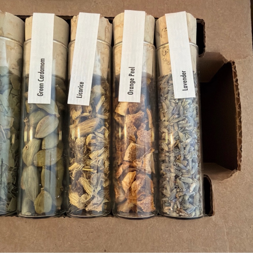 DO YOUR GIN I DIY Gin-Making
Infusion Kit | Cocktail Kit |
Bartender Gift Basket - Picture 7 of 9